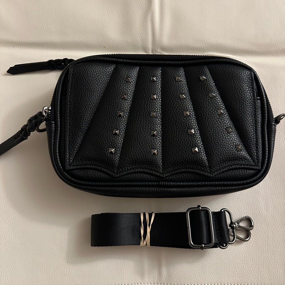 Rad Rev Web asking in Pebble Black